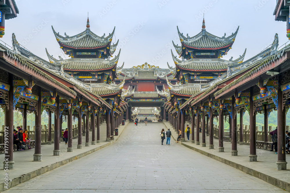 Fototapeta premium The ancient town of Sichuan Bridge