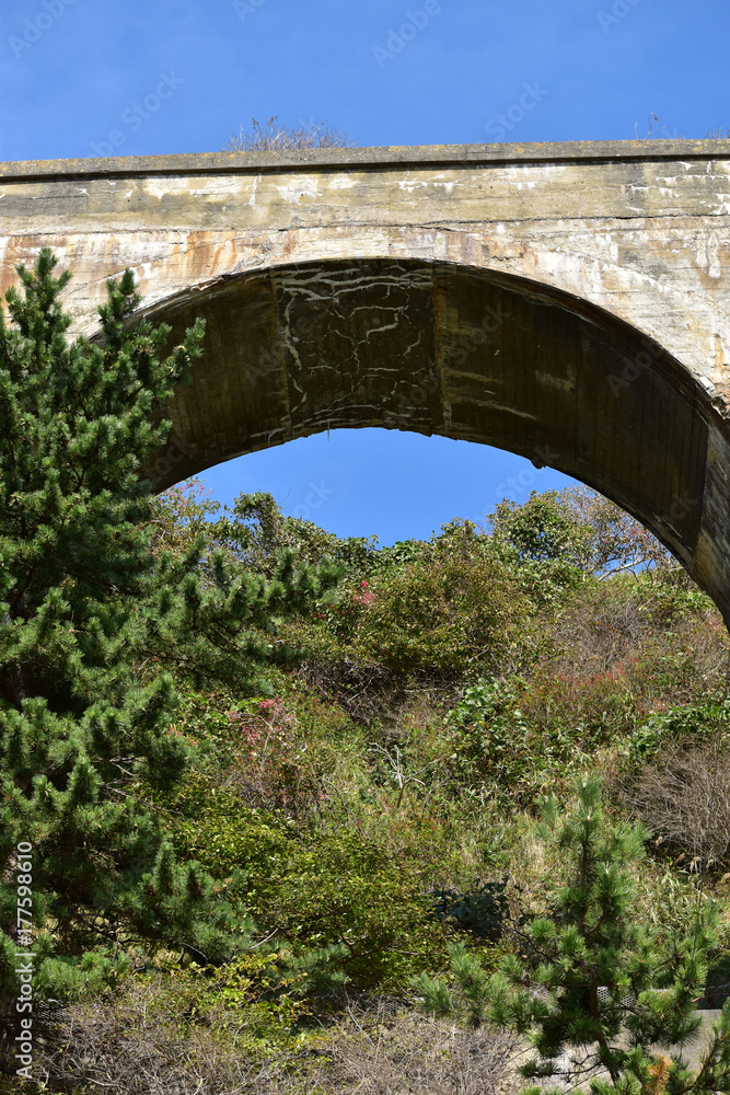 古いアーチの陸橋
