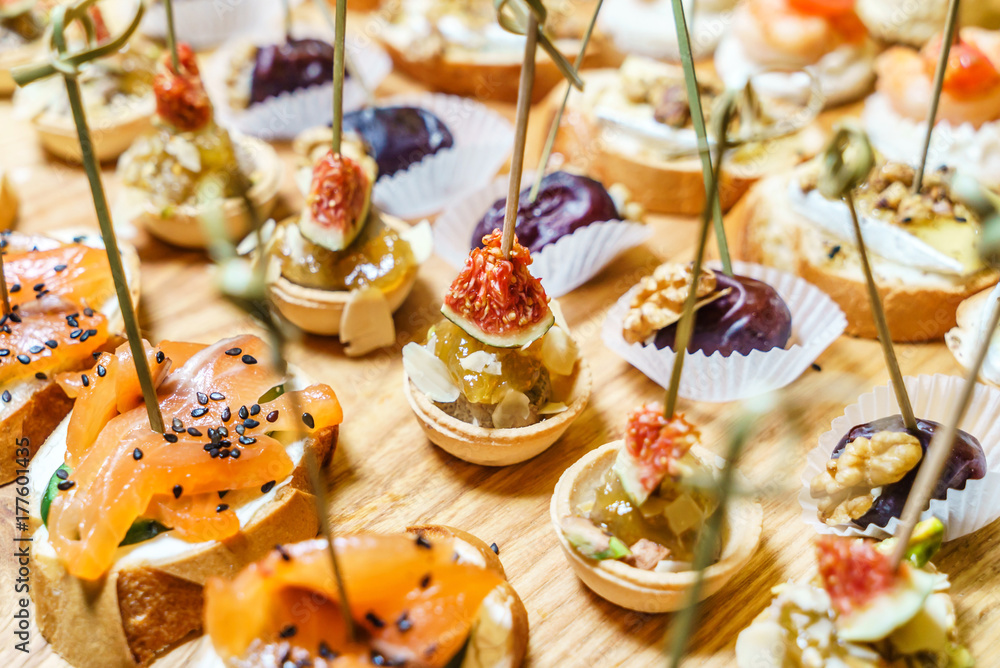 Naklejka premium catering table