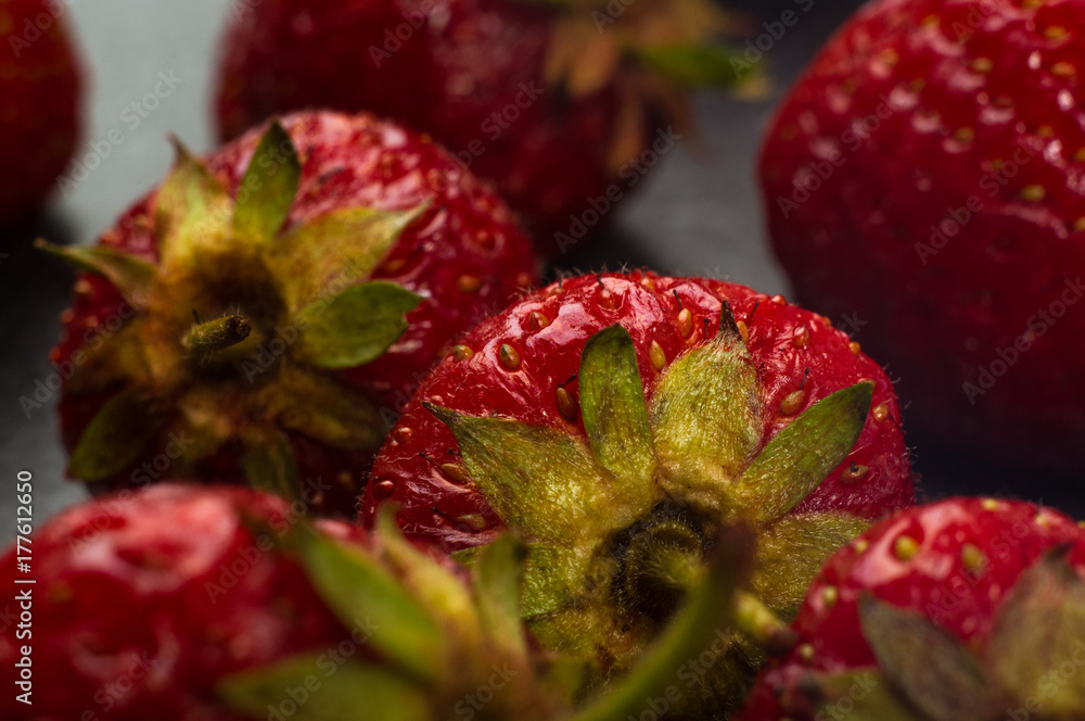 Fototapeta premium fresh ripe strawberries on black ceramic plate