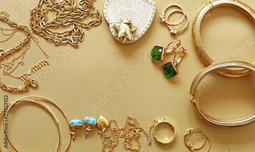 Obraz na płótnie gold jewelry - pendants, bracelets, rings and chains
