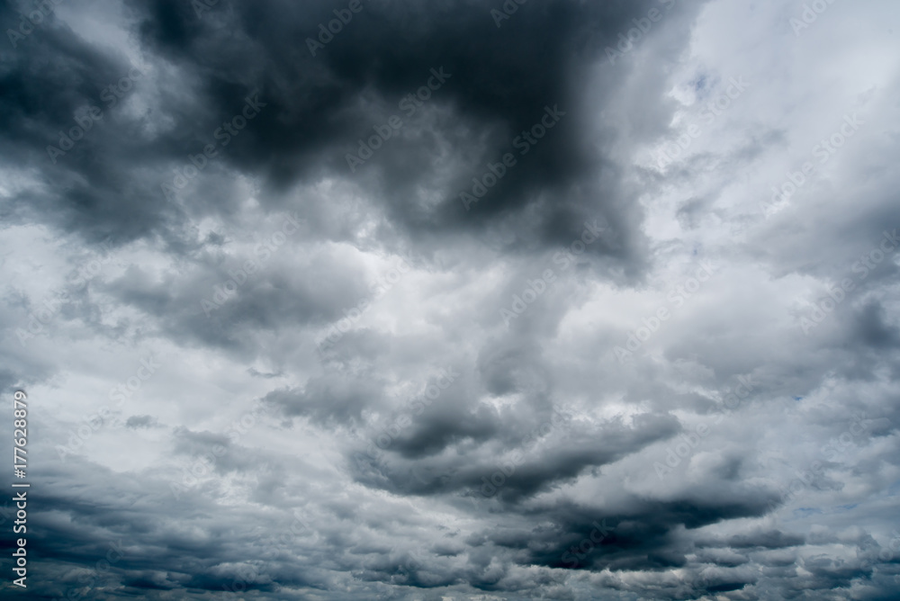 Obraz premium dark storm clouds with background,Dark clouds before a thunder-storm.