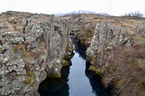 アイスランド　ギャウ　ゴールデンサークル　シンクヴェトリル国立公園　世界遺産　地溝帯　プレート　絶景　冬 iceland island winter  Golden circle gja Thingvellir National Park  gjá