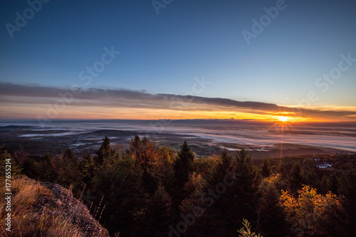 Sonnenaufgang in den Vogesen auf dem Odilienberg