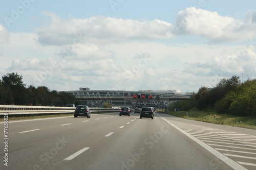 Autobahnverkehr, Autobahnbrücke