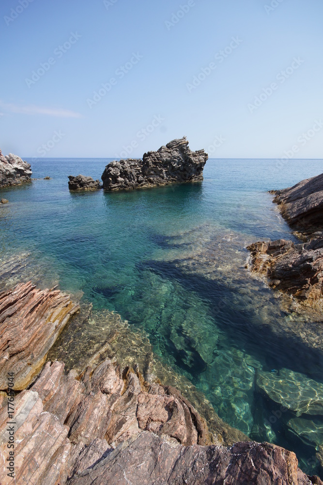 Fototapeta premium einsame bucht Steine Felsen 