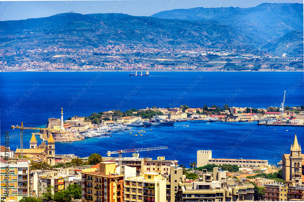 Panoramic view of the Messina.. Reggio di Calabria is seen on the opposite bank. Sicily. Italy