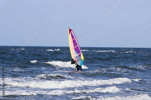 surfer windsurfer an der ostsee