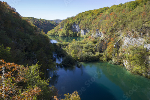 Plitvice lakes autumn landscape © Nino Pavisic