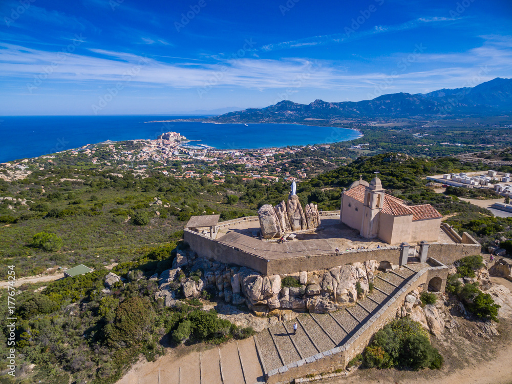 Notre Dame de la Serra oberhalb von Calvi auf Korsika