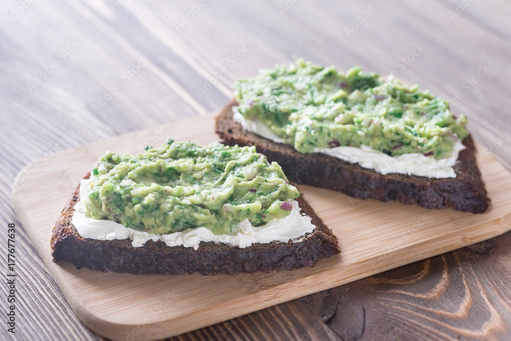 Toasts with cream cheese and guacamole Toasts with cream cheese and guacamole
