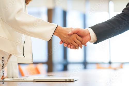 Φωτογραφία close up investor businessman handshake with partner vendor,collaboration of two ceo leader hand shake for agreement or deal financial cooperative concept