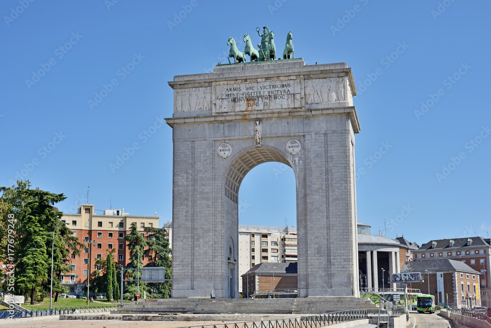 Naklejka premium Victory Arch (Arco de la Victoria), Madrid, Spain