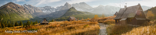 Fototapeta Hala Gąsienicowa w Tatrach, pora roku - jesień