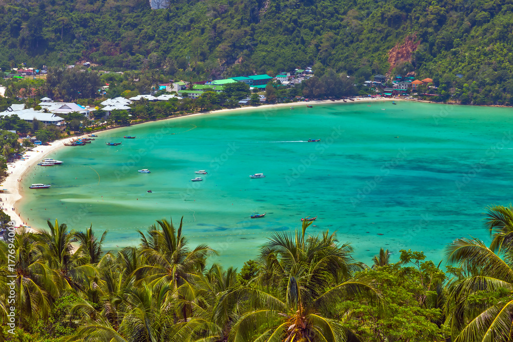 Fototapeta premium Tropical island Koh Phi Phi Don in Thailand