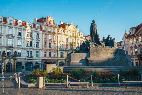 Canvas Print Autumn morning on the Old Town square in Prague, capital of Czech Republic