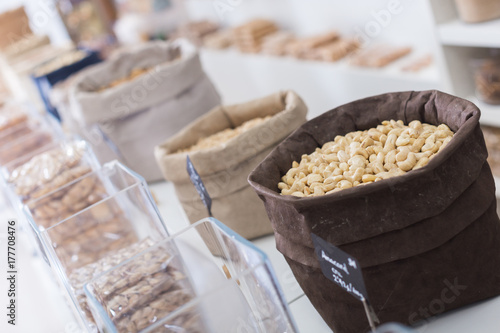 Foto Image of white cashew in container