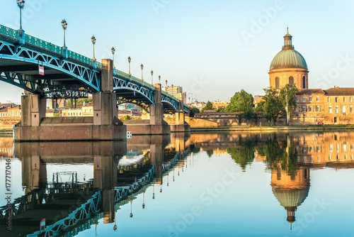 The Saint-Pierre bridge in Toulouse, France. photo