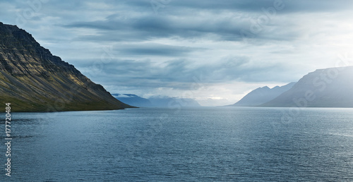 Принти на полотні the austere Icelandic landscape with the mountains and the fjords and the ocean