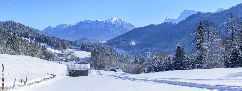 winterliche Landschaft im Werdenfelser Land