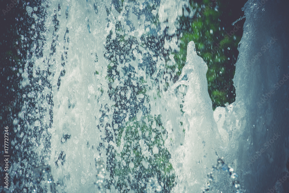 Fototapeta premium Water Splashing in the Fountain Retro