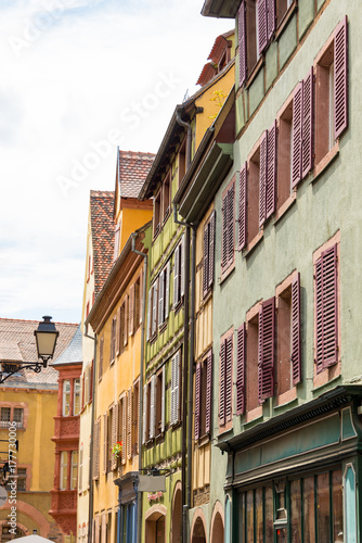 Ansicht einer Häuserfront in der schönen alten französisichen Stadt Colmar im Elsass. © PhotoArt Thomas Klee