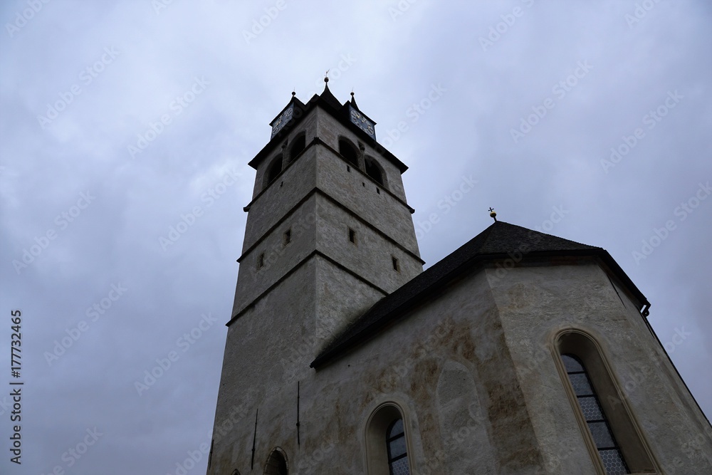kirche in Kitzbühel in Österreich 