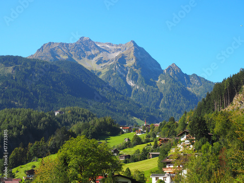 Wallpaper Mural Im wunderschönen Zillertal Torontodigital.ca