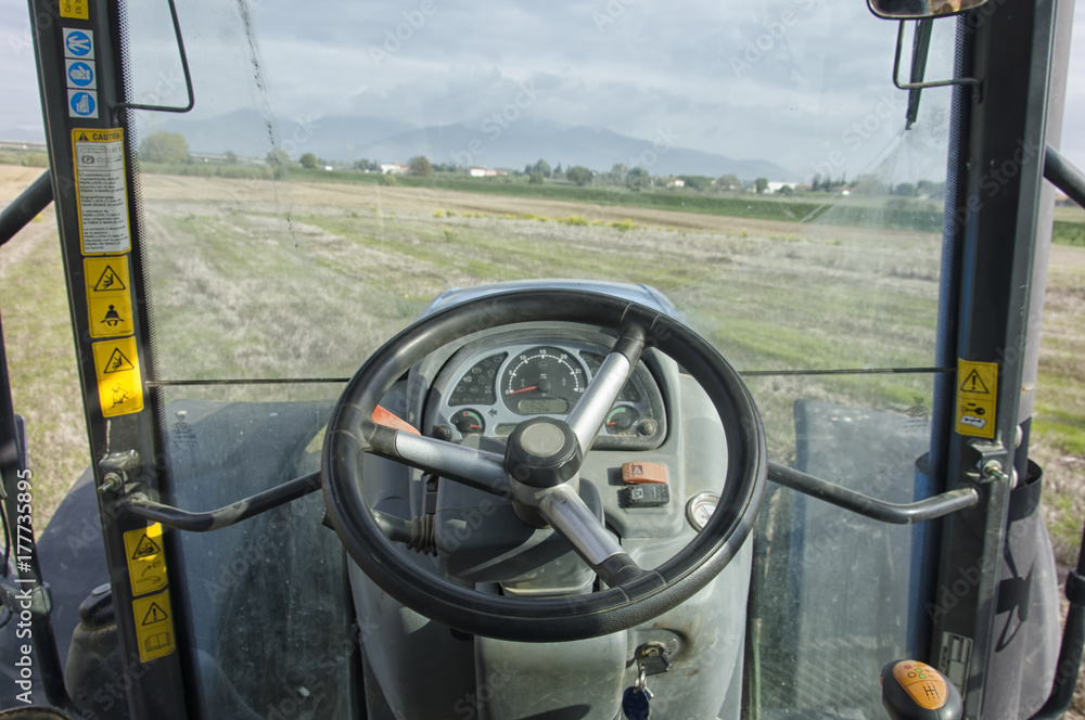 Obraz premium View from a tractor's cockpit