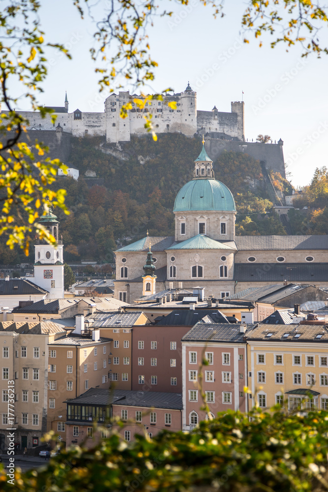 Festung Hohensalzburg im Herbst, Salzburg, Ausblick vom Kapuzinerberg