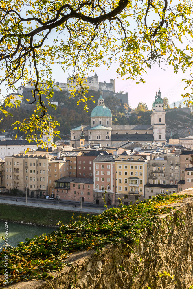 Festung Hohensalzburg im Herbst, Salzburg, Ausblick vom Kapuzinerberg