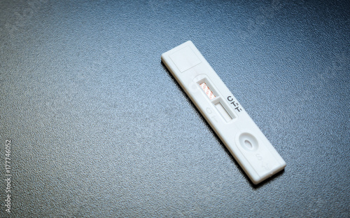 Картината върху платно express hiv test