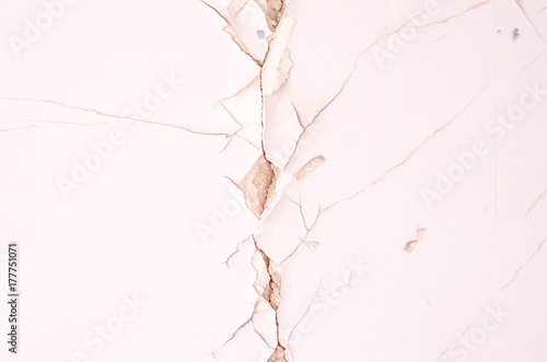 crack wall plaster home problems
