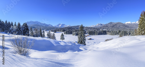 verschneite Landschaft nahe Mittenwald