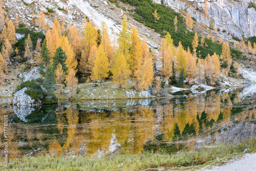 Fototapeta Naklejka Na Ścianę i Meble -  Autumn reflexes on the lake. Magic of the Dolomites