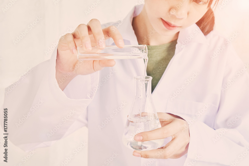 Scientists who study the mixing of substances extracted from nature. Used to treat and nourish the body. The concept of using organic substances from nature. vintage tone