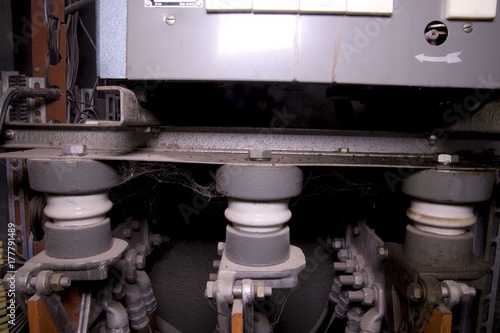 Fotografia Electric insulators in old electrical distribution panel