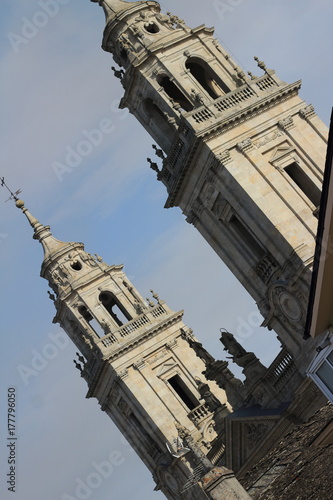 Monumentos que sobresalen como torres en Lugo photo