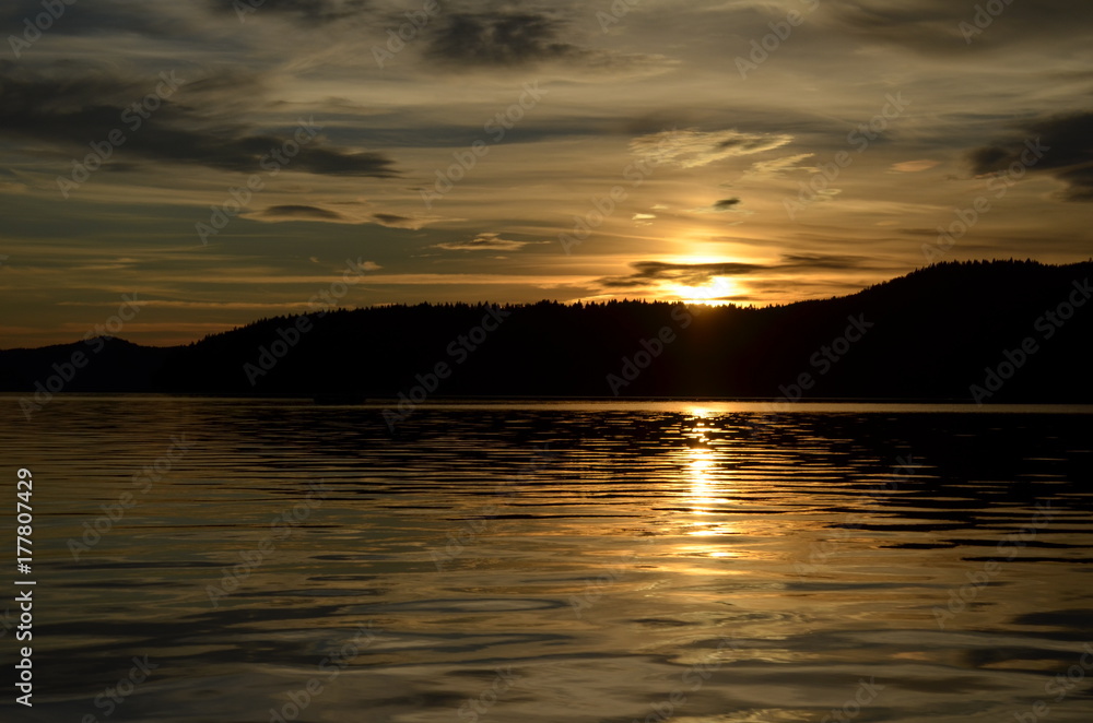 Fototapeta premium sunset on the lake