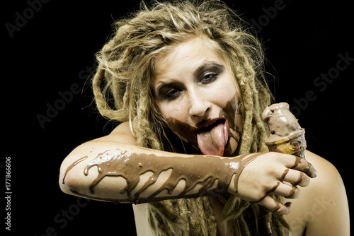 Fotografía Young Woman with Dreadlocks and an Icecream