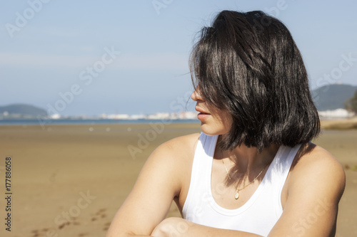 Mujer en Exterior de Día