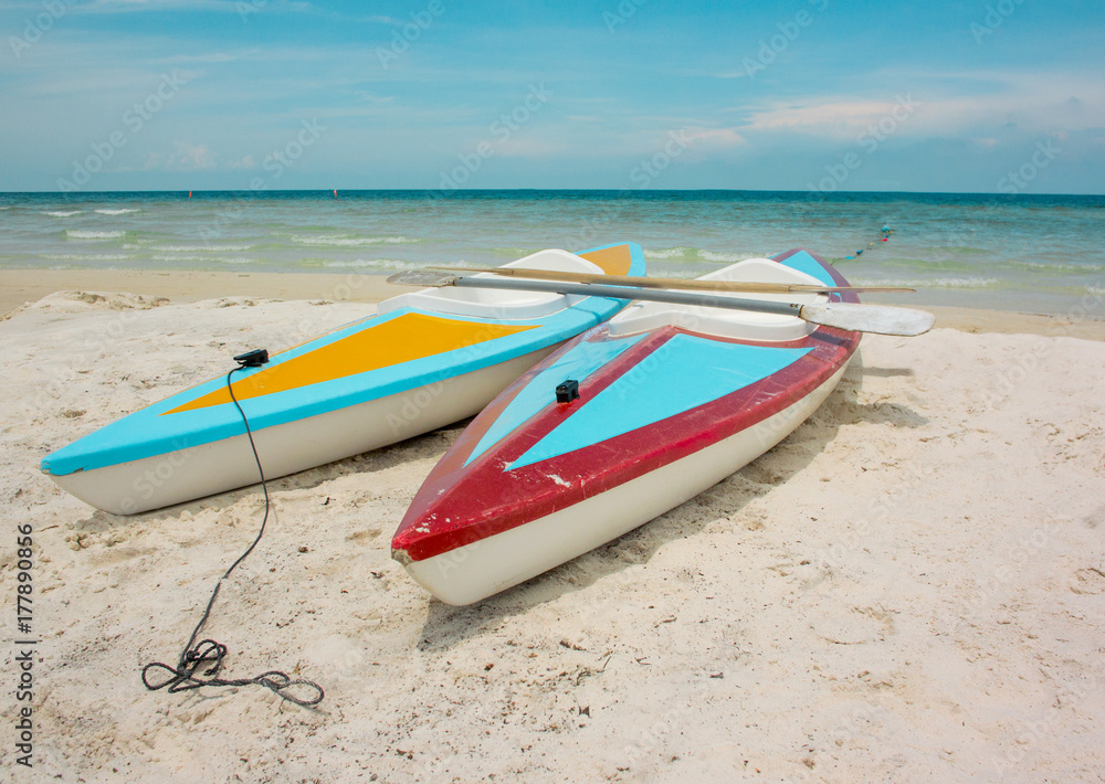 Colourful boats in the sea - Kajak-Boote Paddel-Boote Strand Meer Colourful boats in the sea - Kajak-Boote Paddel-Boote Strand Meer