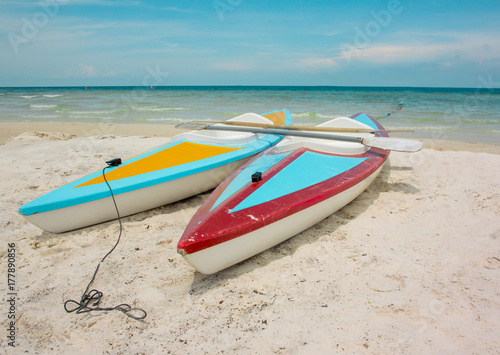 Colourful boats in the sea - Kajak-Boote Paddel-Boote Strand Meer  © Michelle List 