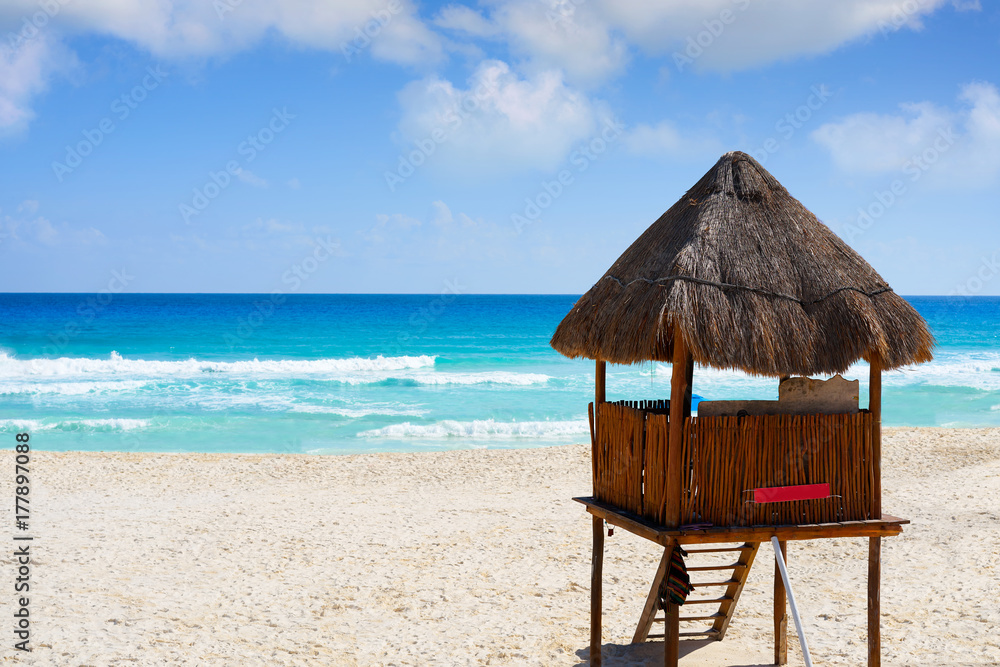 Fototapeta premium Playa Marlin in Cancun Beach in Mexico