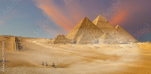 Piramidi  di Giza, Egitto photo