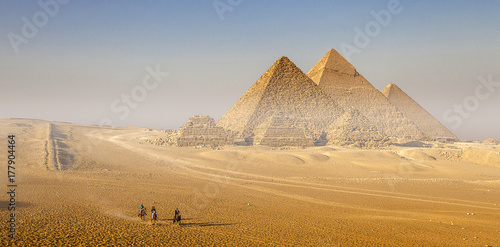 Piramidi di Giza,Egitto photo