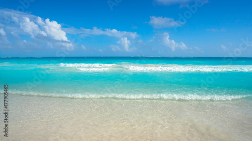 Caribbean turquoise beach in Riviera Maya © lunamarina