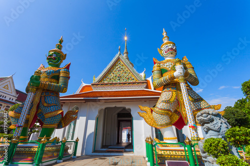 Wat Arun the Temple of Dawn in Bangkok, Thailand © Narong Niemhom