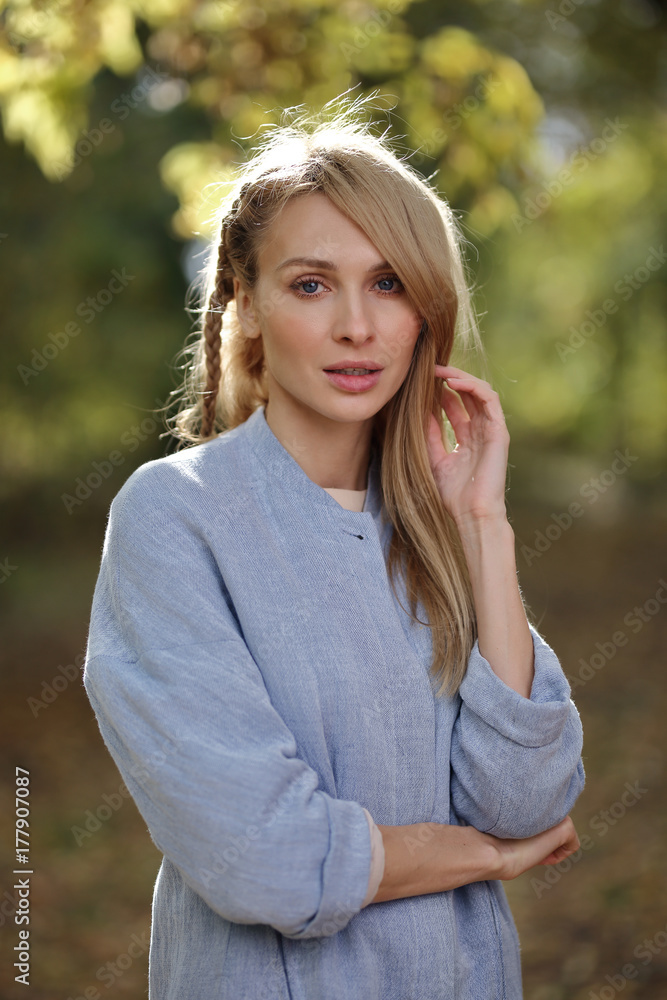 Fashion portrait of beautiful blonde woman in stylish clothes in autumn park.