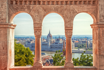 Acrylglasbilder Budapest Parlamentsblick durch die Fischerbastei  © steftach